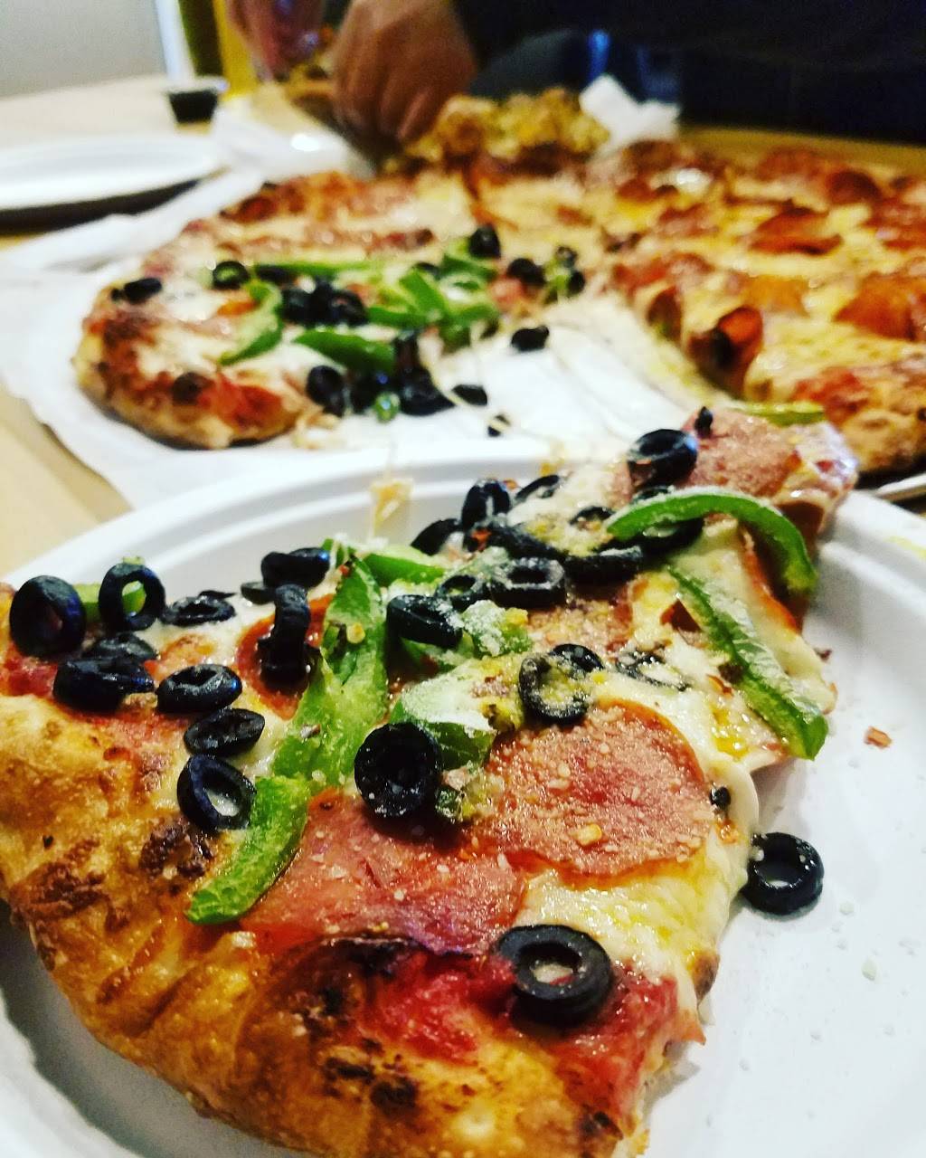 D6 Pizza | restaurant | 15555 Main St ste d6, Hesperia, CA 92345, USA | 7609488877 OR +1 760-948-8877