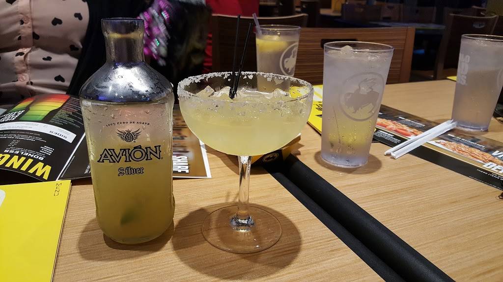 Buffalo Wild Wings | meal takeaway | 8000 W Broward Blvd, Plantation, FL 33388, USA | 9543700194 OR +1 954-370-0194