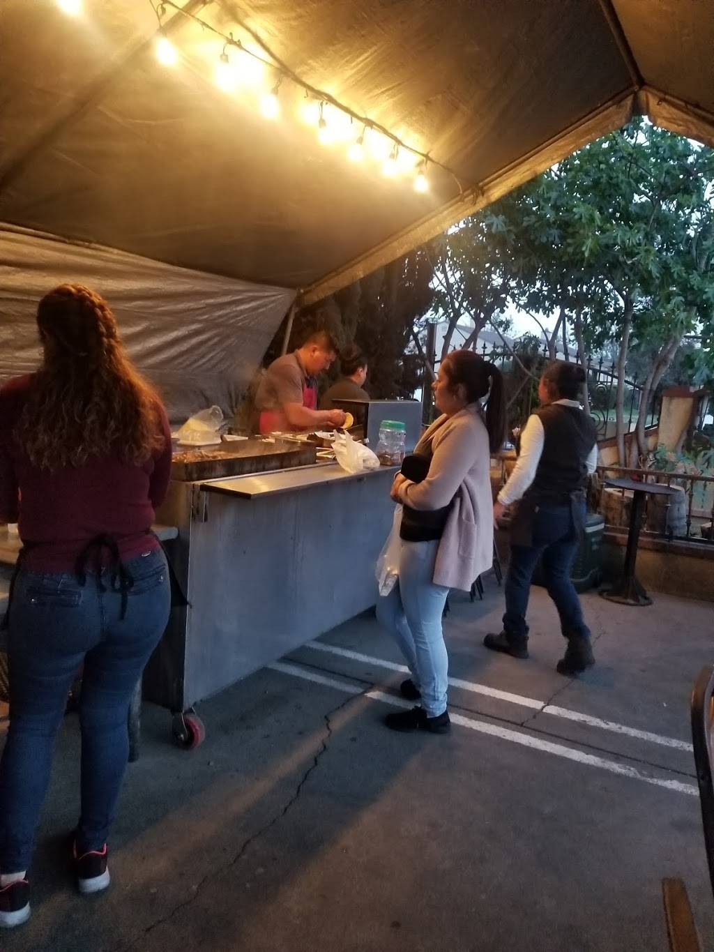 Tacos Estilo D.F | restaurant | 2583 E Carson St, Long Beach, CA 90810, USA | 3233954935 OR +1 323-395-4935