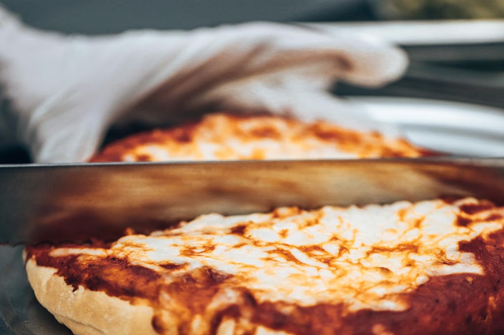 La Favorita Pizzeria - Cafeteria | meal takeaway | 1205 W 49th St, Hialeah, FL 33012, USA | 3055563984 OR +1 305-556-3984