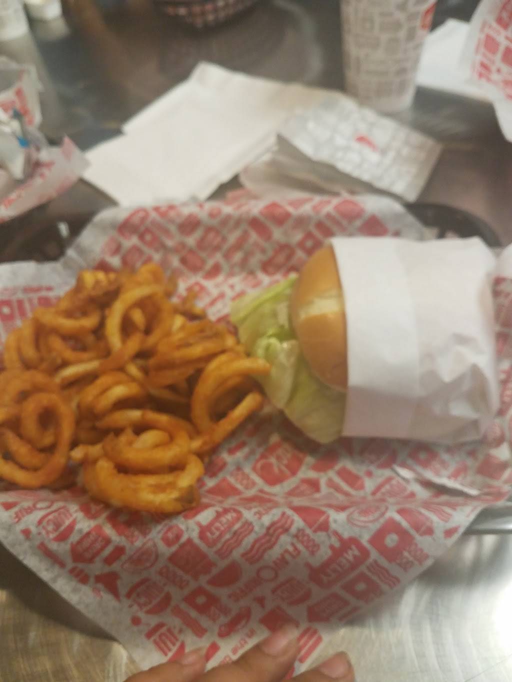 Jack in the Box | restaurant | 3700 E Slauson Ave, Maywood, CA 90270, USA | 3235826622 OR +1 323-582-6622