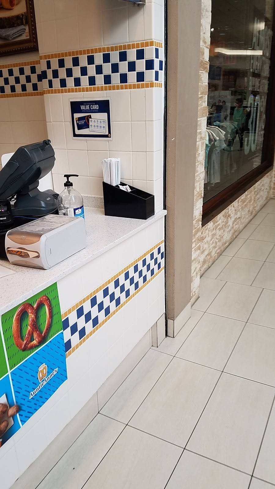 Auntie Annes | restaurant | 4289 Belden Village St NW, Canton, OH 44718, USA | 3304997496 OR +1 330-499-7496