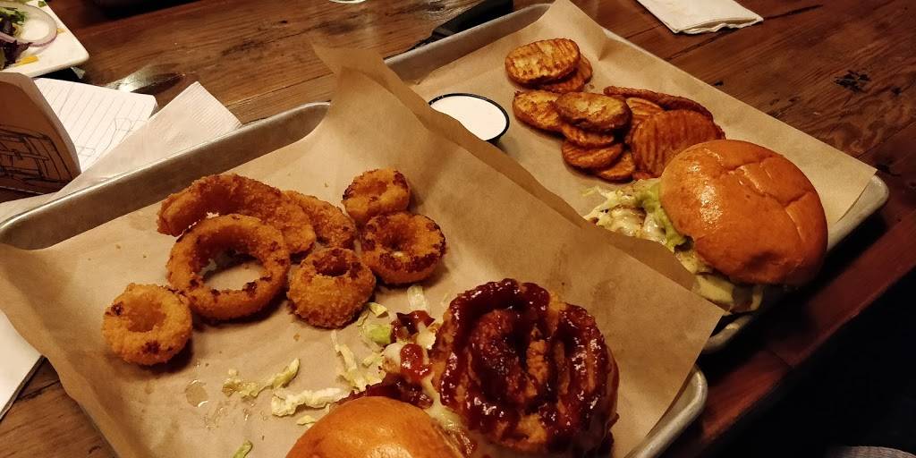 Craft Burgers & Beer | restaurant | 342 East Ave, Pawtucket, RI 02860, USA | 4017235600 OR +1 401-723-5600