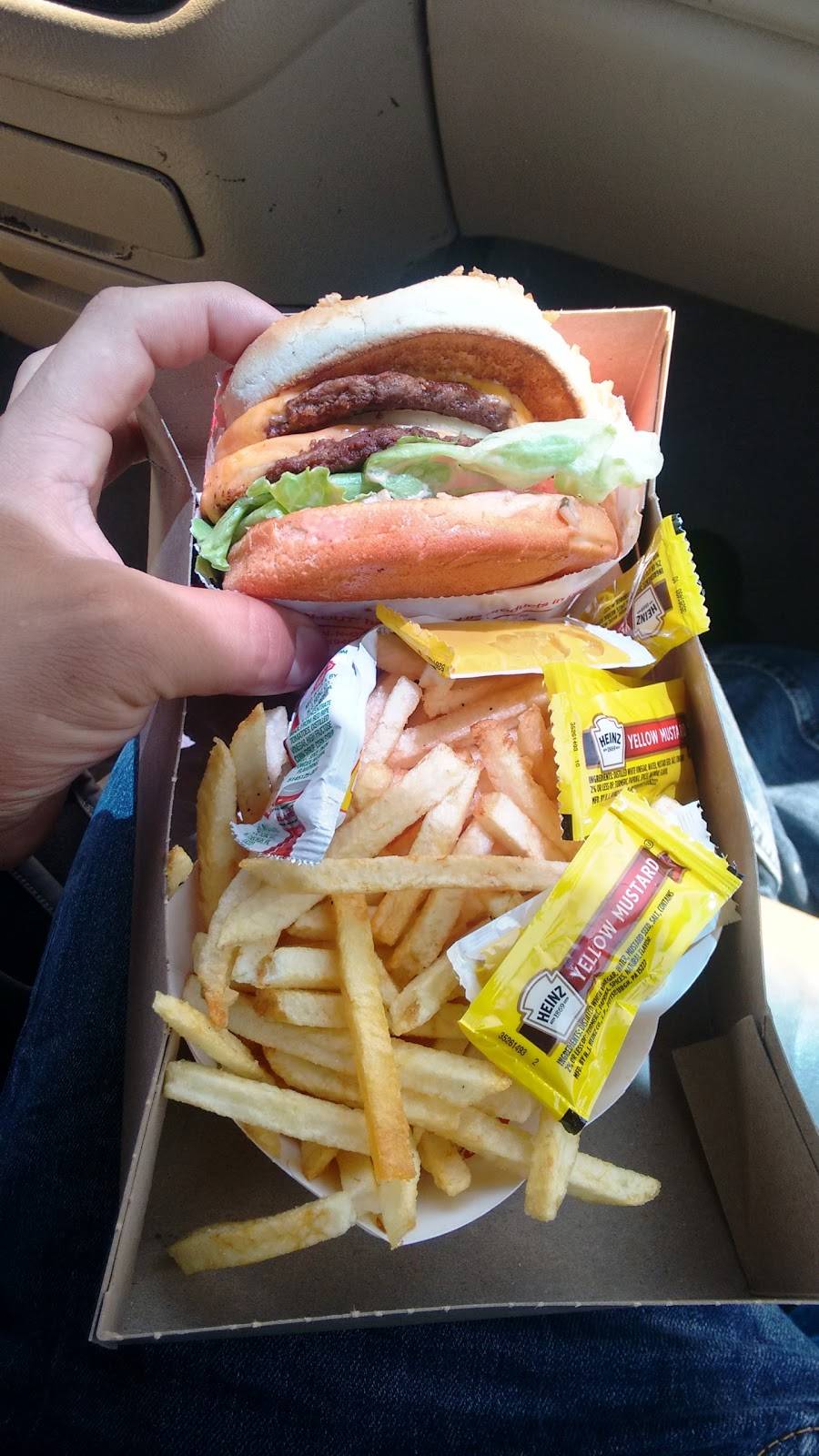 In-N-Out Burger | restaurant | 450 Auto Center Dr, Corona, CA 92882, USA | 8007861000 OR +1 800-786-1000