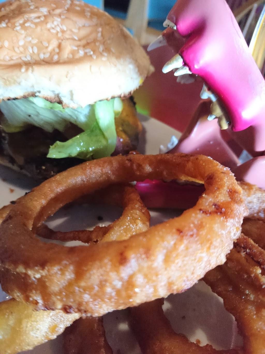 Wahoo Bar & Grill | restaurant | 39 Dundas St E, Trenton, ON K8V 1K6, Canada | 6133925551 OR +1 613-392-5551