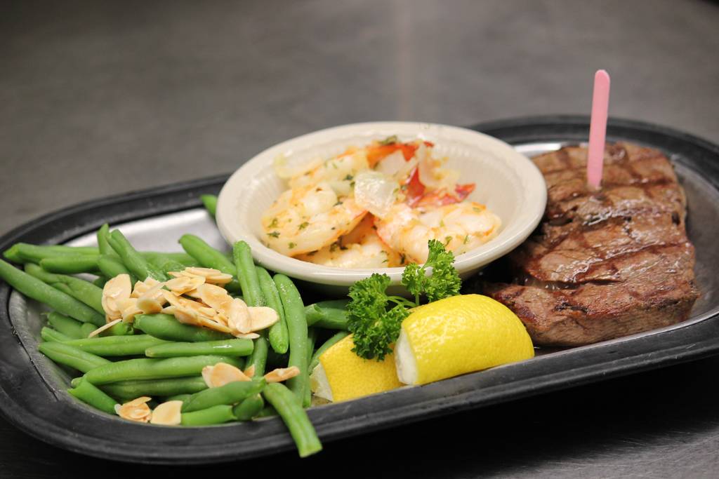 Roepkes Village Inn | restaurant | W2686 St Charles Rd, Chilton, WI 53014, USA | 9208494000 OR +1 920-849-4000