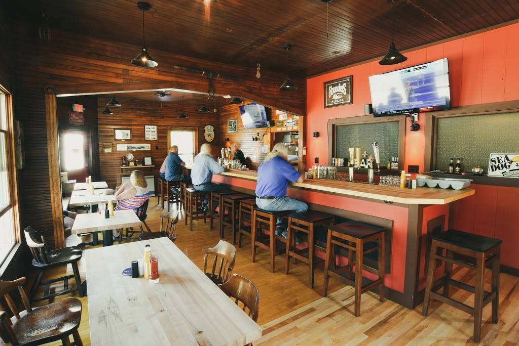 Three Robbers Pub | restaurant | 12 Main St, Bowdoinham, ME 04008, USA | 2076661197 OR +1 207-666-1197