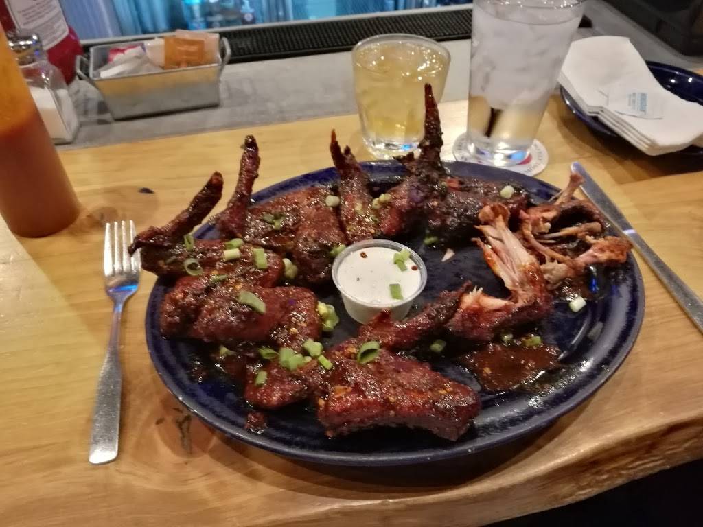 The Blue Duck Barbecue Tavern | restaurant | 212 Southwest Water Street, Peoria, IL 61602, USA | 3099815801 OR +1 309-981-5801