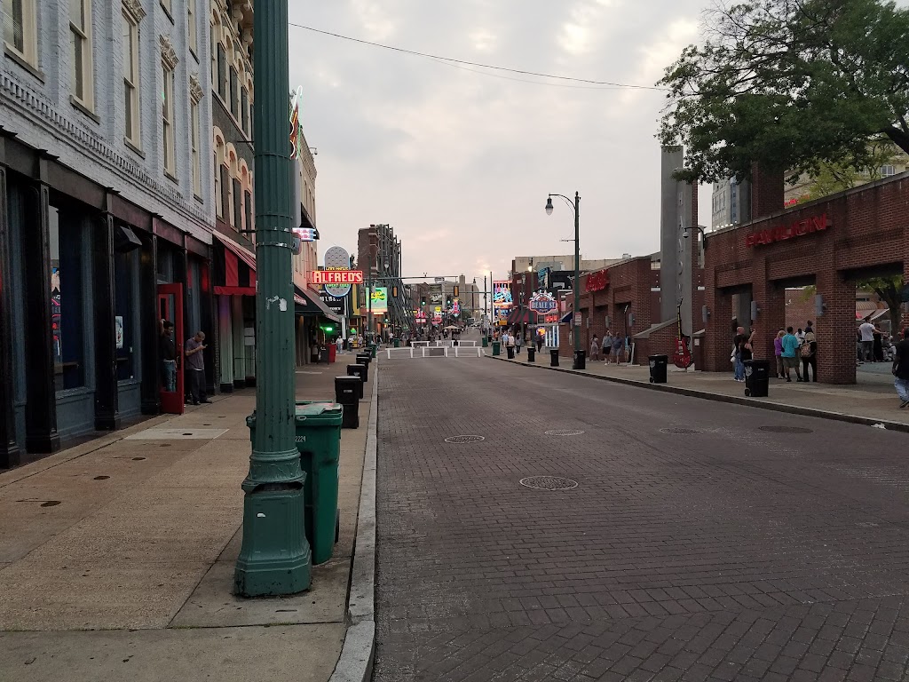 Beale Street Tap Room | restaurant | 168 Beale St, Memphis, TN 38103, USA | 9015762220 OR +1 901-576-2220