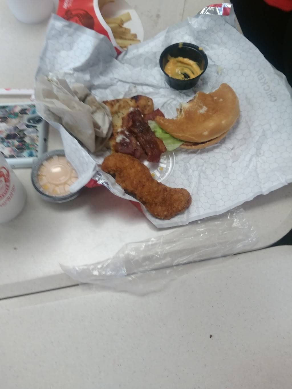 Wendys | restaurant | 233 S 2nd St, Coshocton, OH 43812, USA | 7406226600 OR +1 740-622-6600