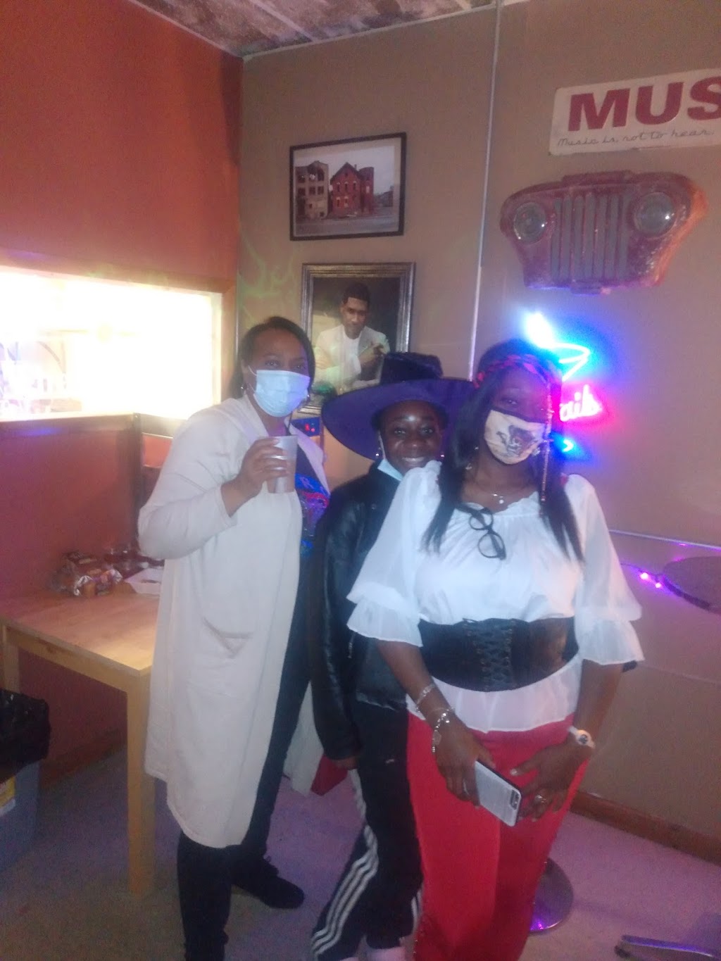 THE RED Cocktail & Wings | restaurant | 16000 Woodward Ave, Highland Park, MI 48203, USA | 3133345593 OR +1 313-334-5593