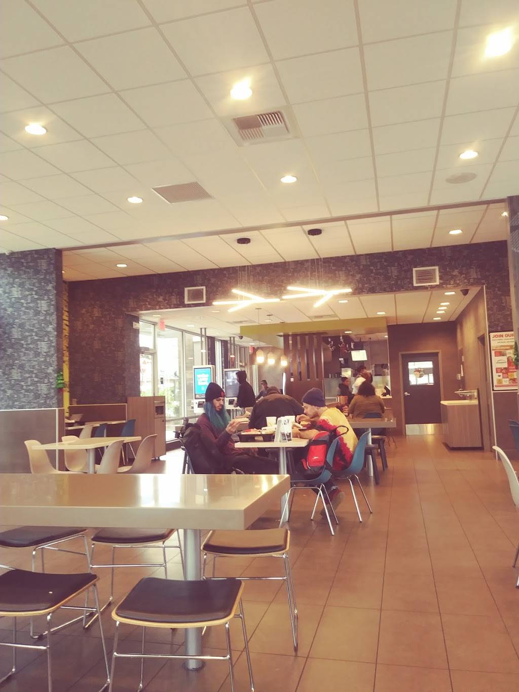 McDonalds | cafe | 5411 3rd Street, San Francisco, CA 94124, USA | 4158220956 OR +1 415-822-0956
