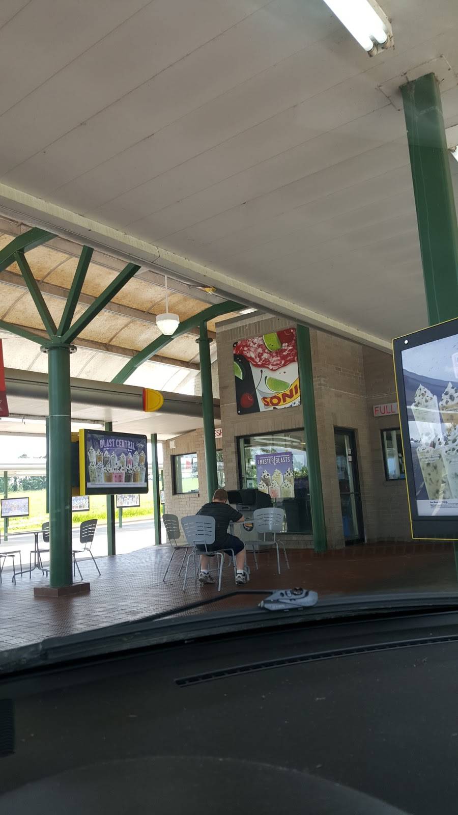 Sonic Drive-In | restaurant | 6400 US-59, Shepherd, TX 77371, USA | 9366282355 OR +1 936-628-2355