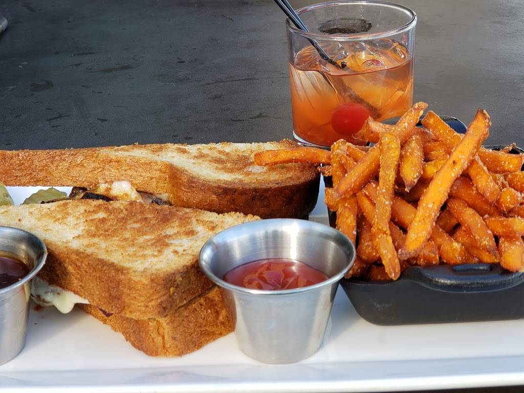 Catalina Barbeque Co. & Sports Bar | restaurant | 3800 W Starr Pass Blvd, Tucson, AZ 85745, USA | 5206700444 OR +1 520-670-0444