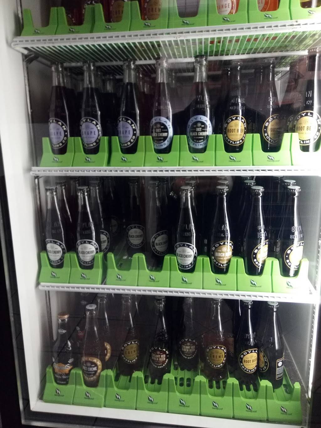 Stefanos Pizza & Restaurant | restaurant | 35 E Main St, Freehold, NJ 07728, USA | 7324625656 OR +1 732-462-5656