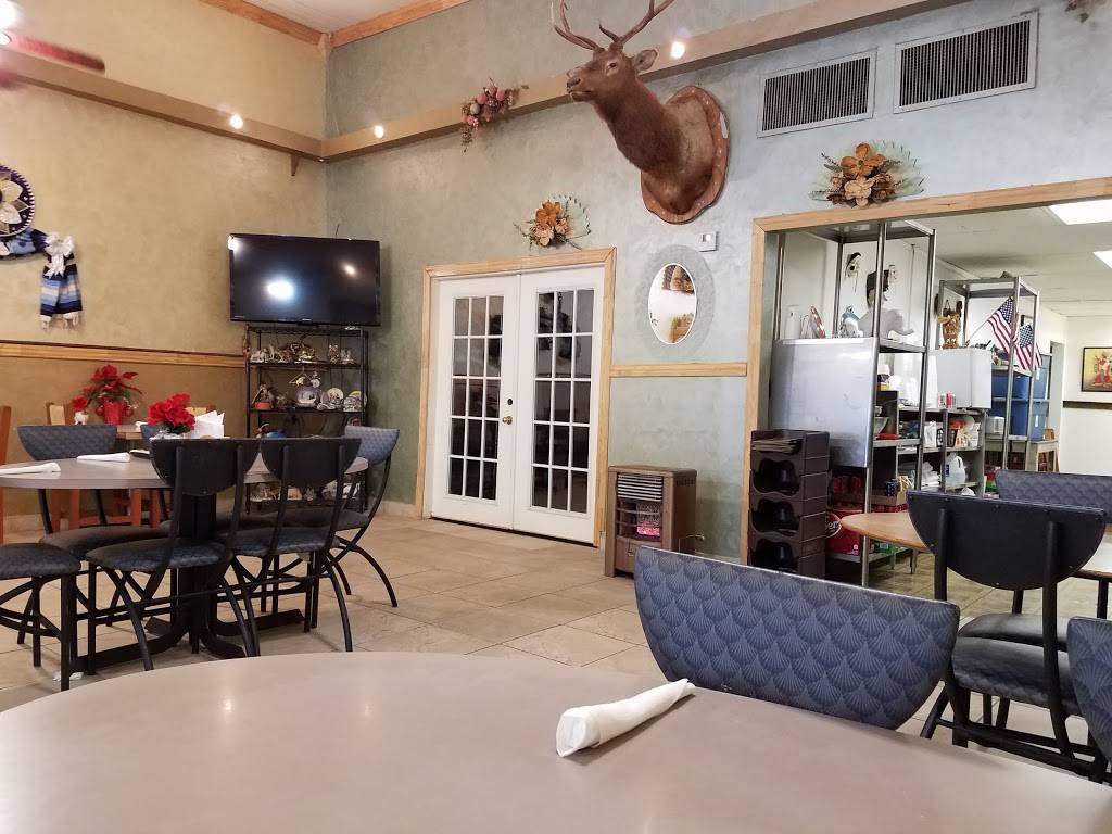 El Arbol | restaurant | 107 E Main St, Wolfe City, TX 75496, USA | 9034962323 OR +1 903-496-2323