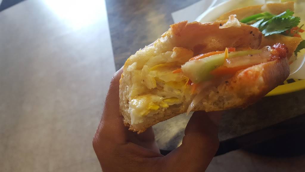 Moms Bun Mi | restaurant | 1400 14th Ave, Oakland, CA 94606, USA | 5106961028 OR +1 510-696-1028