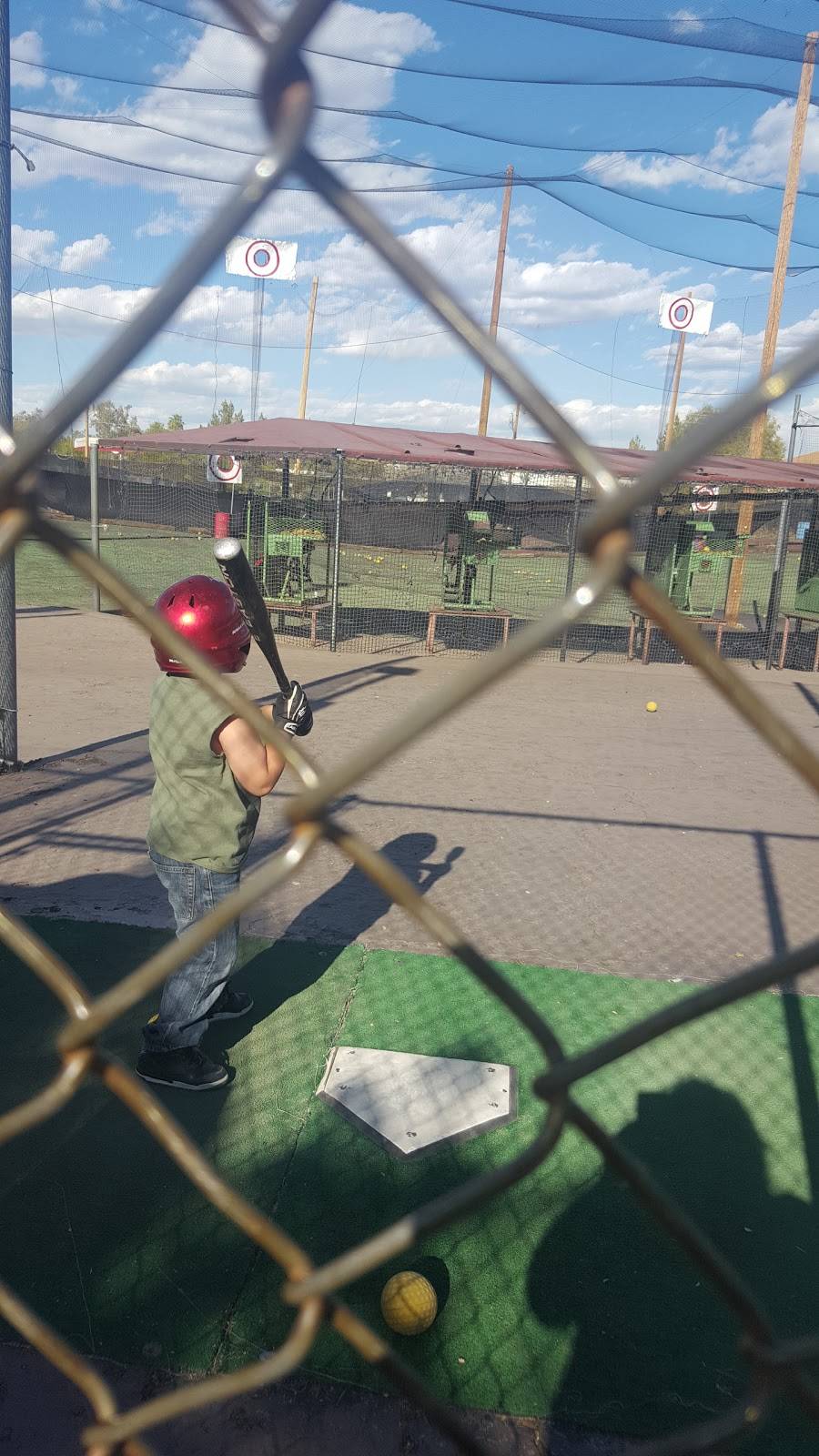 Caseys SportsWorld | restaurant | 3947 E Union Hills Dr, Phoenix, AZ 85050, USA | 6029713224 OR +1 602-971-3224