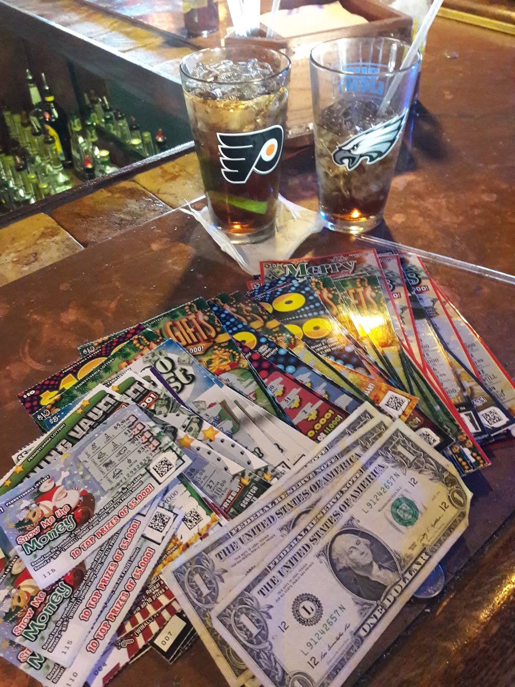 Flukes Irish Pub Inc | restaurant | 7401 State Rd, Philadelphia, PA 19136, USA | 2153384800 OR +1 215-338-4800