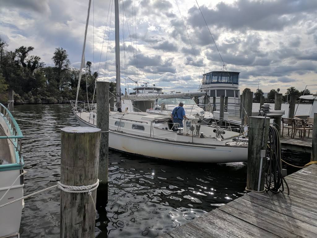 Safe Harbor Zahnisers | restaurant | 245 C St, Solomons, MD 20688, USA | 4103262166 OR +1 410-326-2166