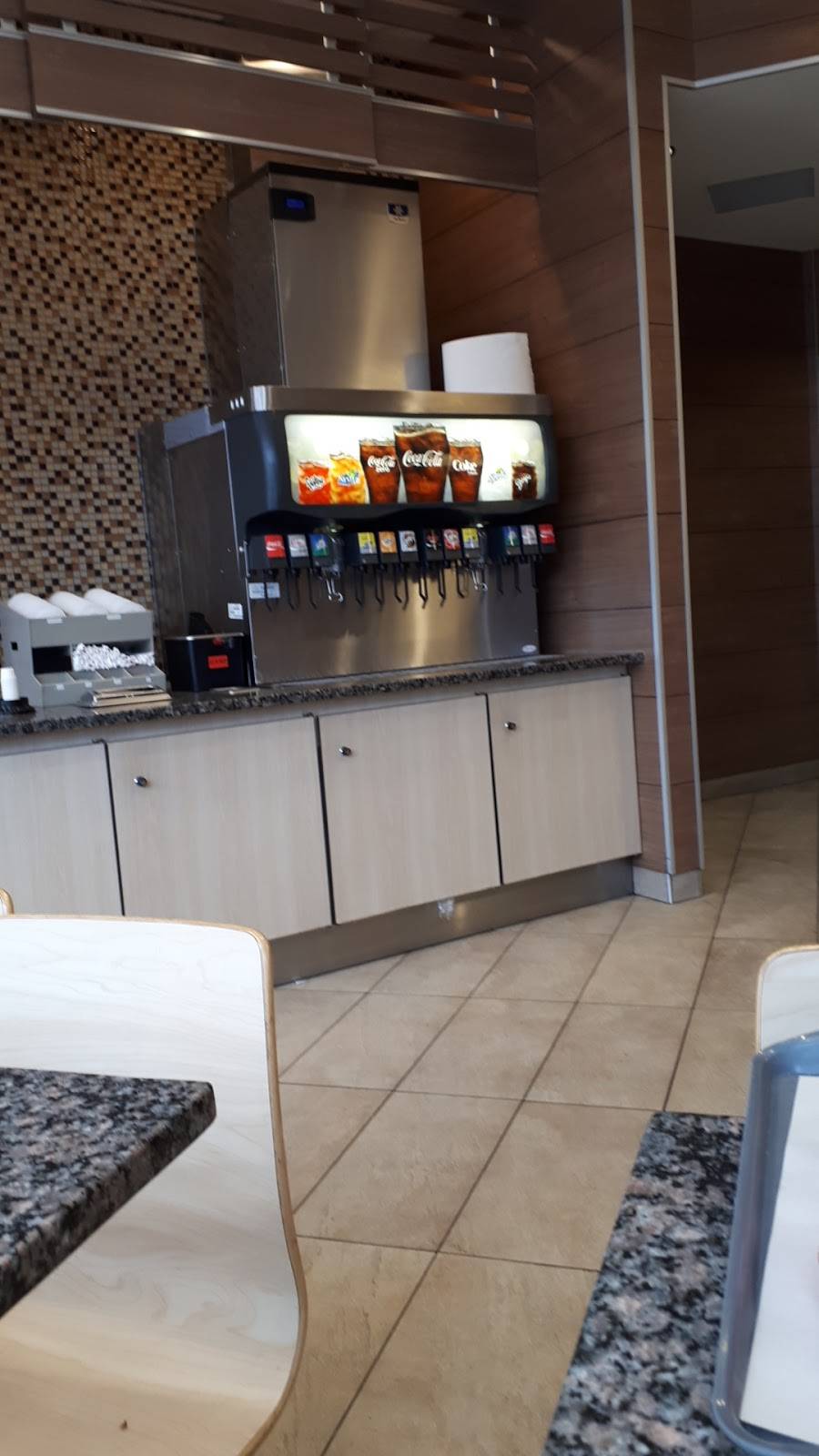 McDonalds | cafe | 3900 Boulevard Wilfrid-Hamel, Québec, QC G1P 2J2, Canada | 4188715556 OR +1 418-871-5556