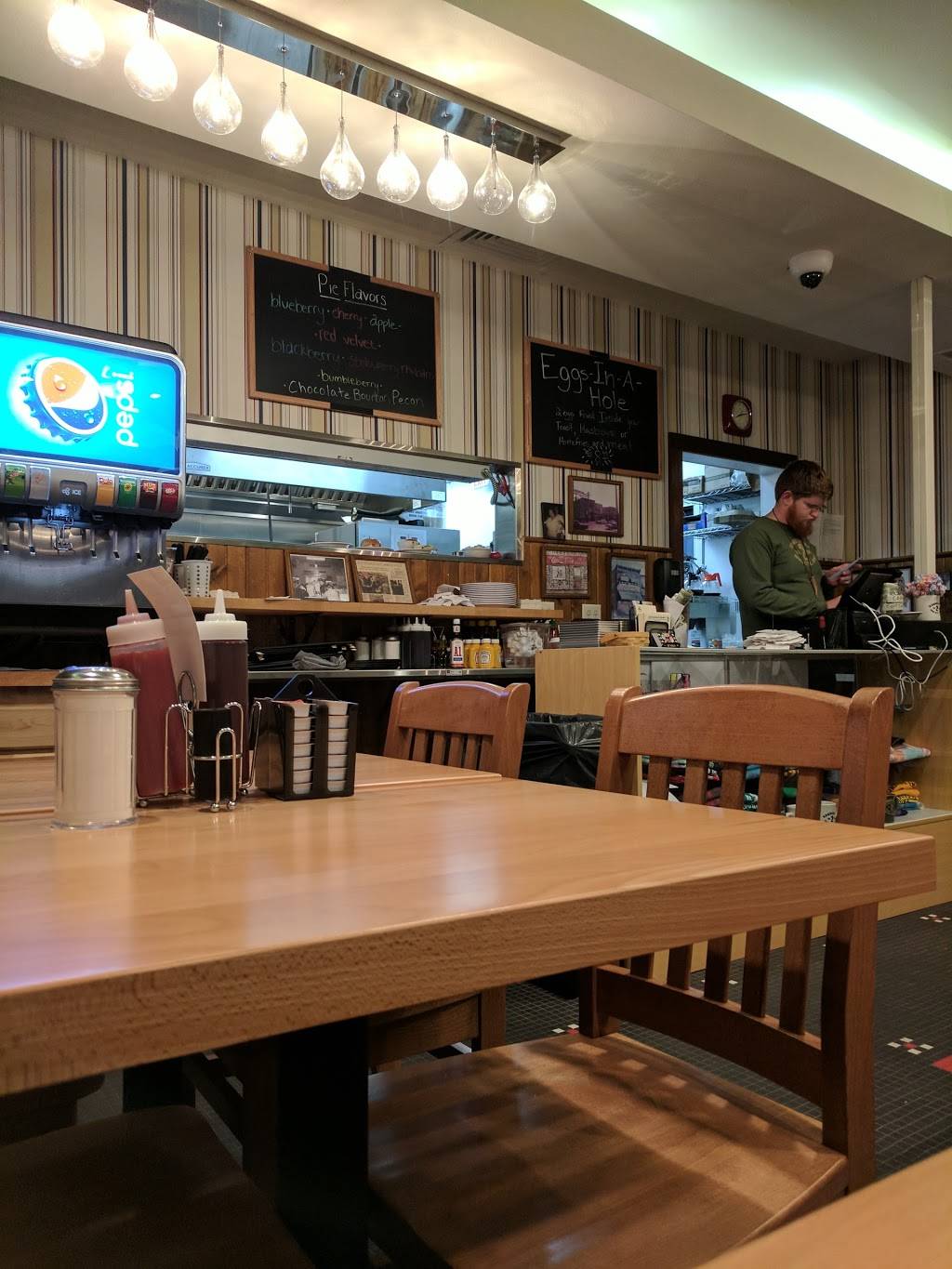 Hamburg Inn No. 2 East Side | restaurant | 2221 Rochester Ave, Iowa City, IA 52245, USA | 3195192500 OR +1 319-519-2500