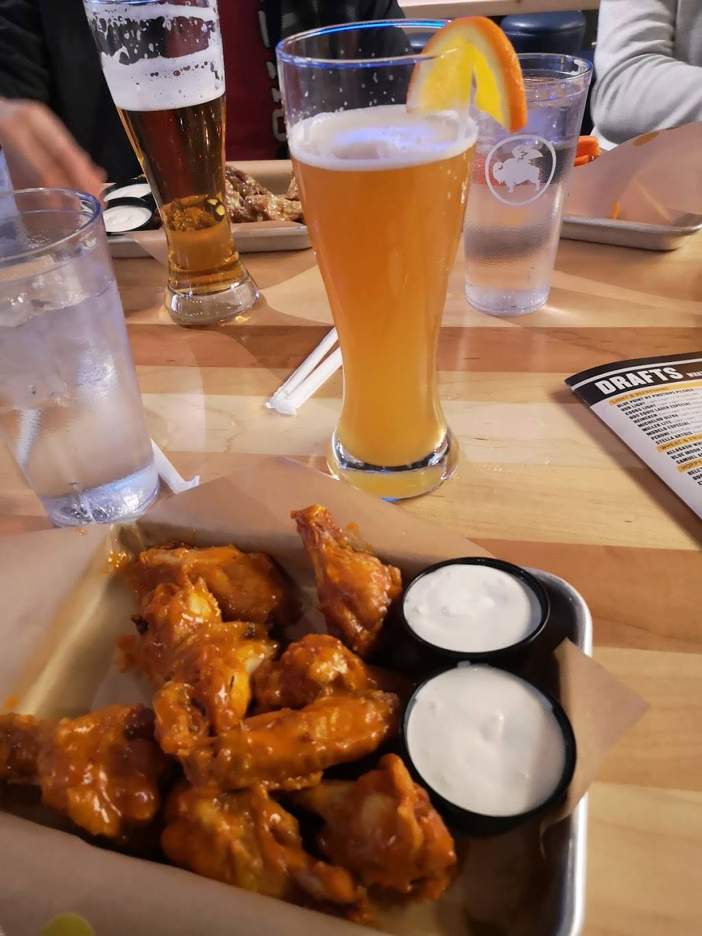 Buffalo Wild Wings | meal takeaway | 1400 Willowbrook Mall, Wayne, NJ 07470, USA | 9732370191 OR +1 973-237-0191