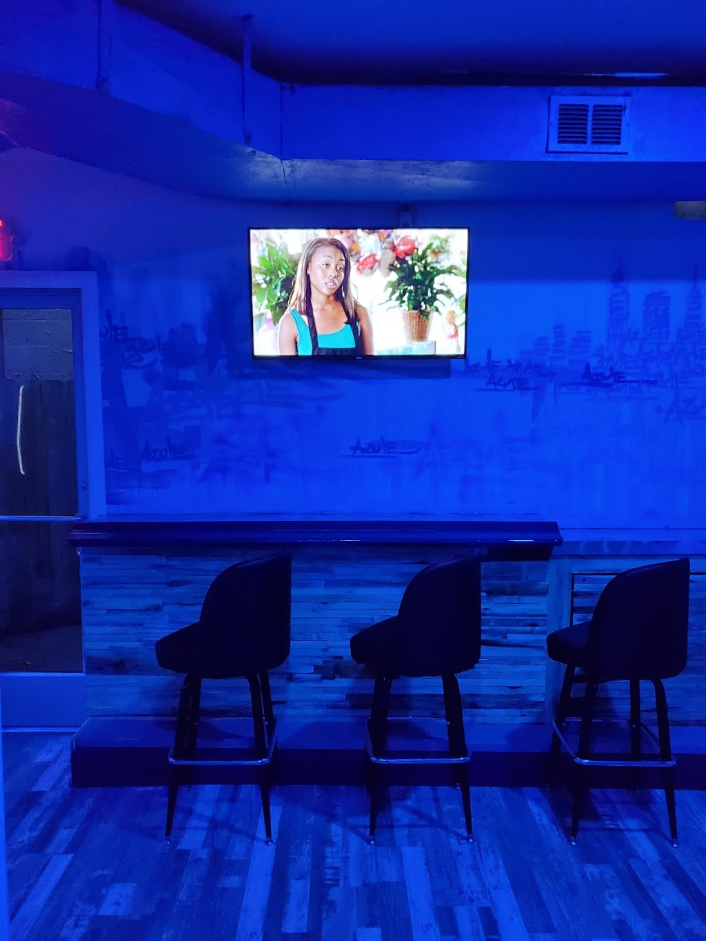 AZULE SOCIAL LOUNGE | restaurant | 12524 Lorain Ave, Cleveland, OH 44111, USA | 2167859519 OR +1 216-785-9519