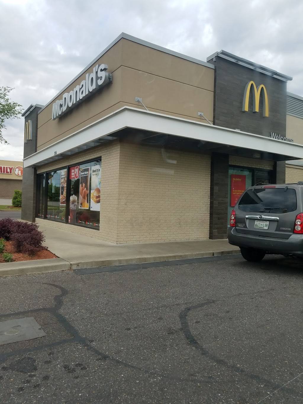 McDonalds | cafe | 2994 Poplar Ave, Memphis, TN 38111, USA | 9014526092 OR +1 901-452-6092