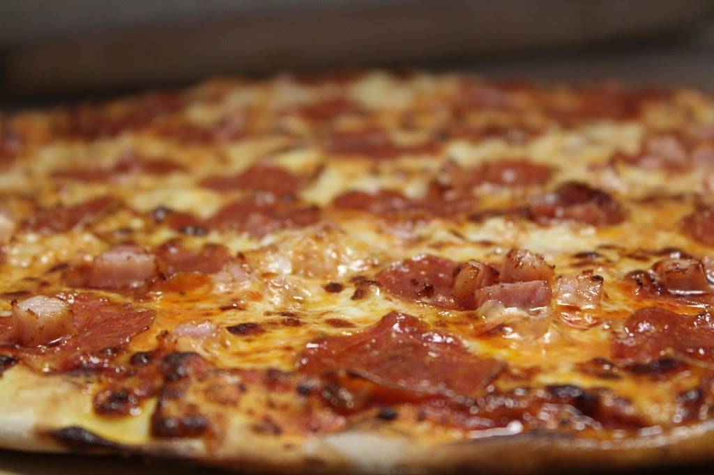 Zalomas Pizza Company | meal takeaway | 2009 Lakeshore Dr, Muskegon, MI 49441, USA | 2312467935 OR +1 231-246-7935