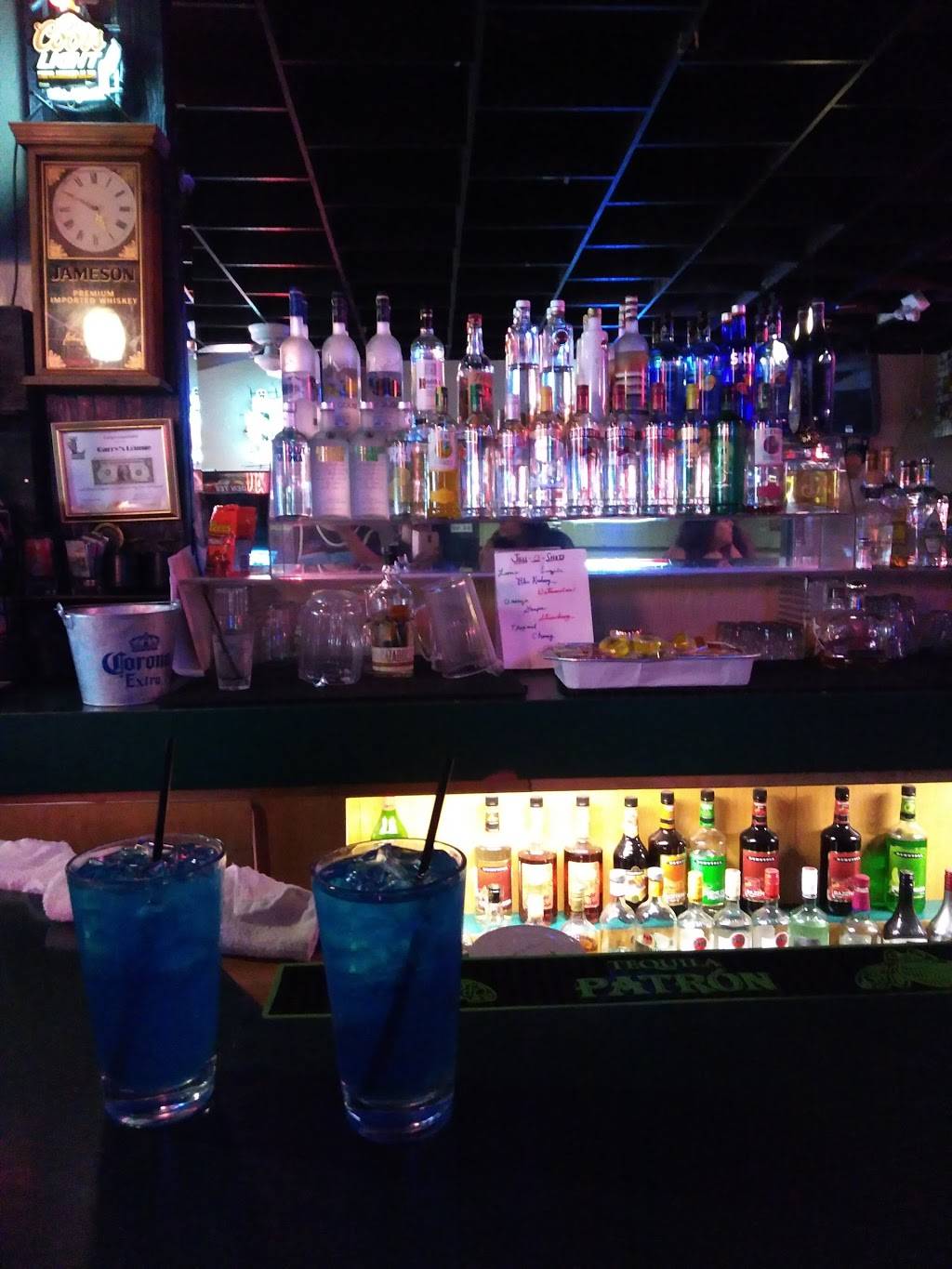 Garrys Lounge | restaurant | 13 S School St, Lodi, CA 95240, USA | 2093339794 OR +1 209-333-9794