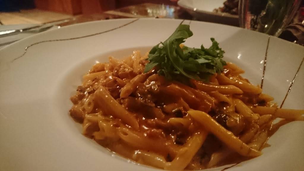 Villa Lucca | restaurant | 482 Boulevard Adolphe-Chapleau, Bois-des-Filion, QC J6Z 1J8, Canada | 4509515661 OR +1 450-951-5661