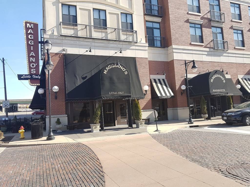 Maggianos Little Italy | restaurant | 2 The Blvd, Richmond Heights, MO 63117, USA | 3148242402 OR +1 314-824-2402