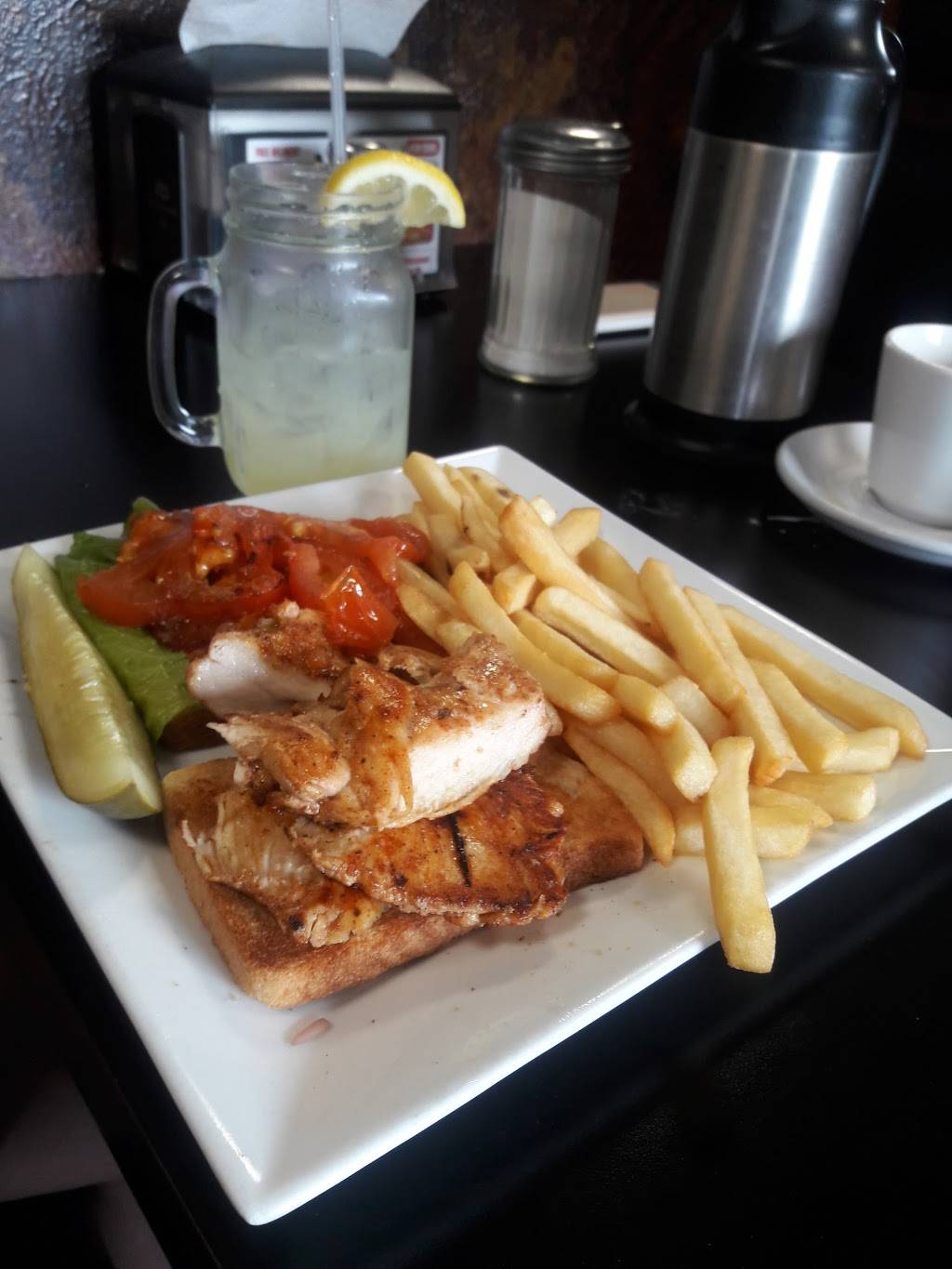 Larsens | restaurant | 508 Bergen Ave, Jersey City, NJ 07304, USA | 2014322222 OR +1 201-432-2222