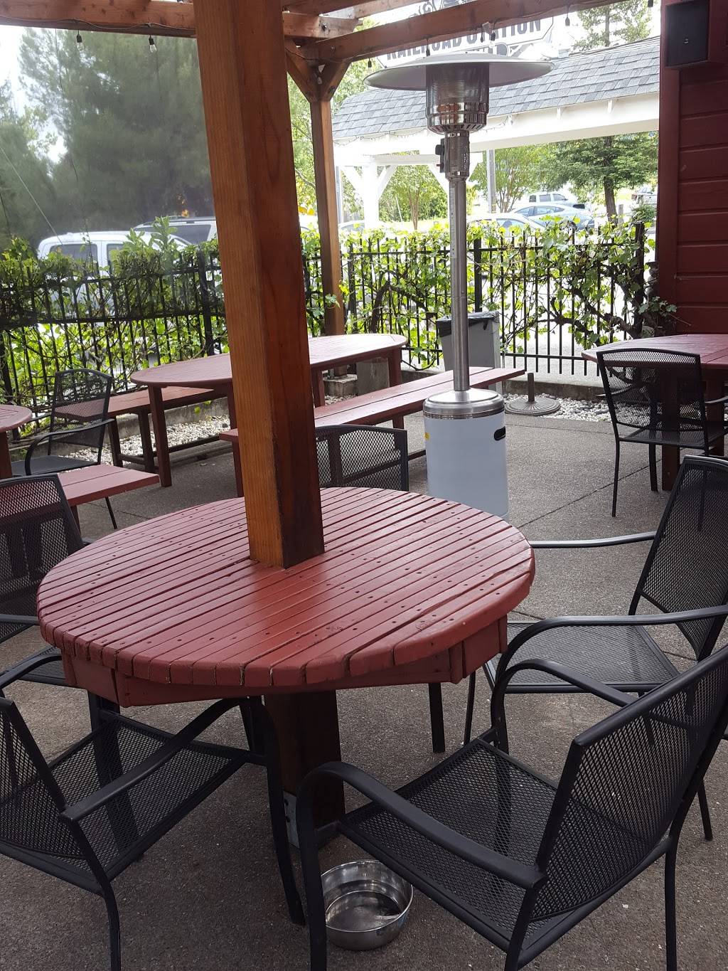 Railroad Station Bar and Grill | restaurant | 114 Railroad Ave, Cloverdale, CA 95425, USA | 7078944779 OR +1 707-894-4779