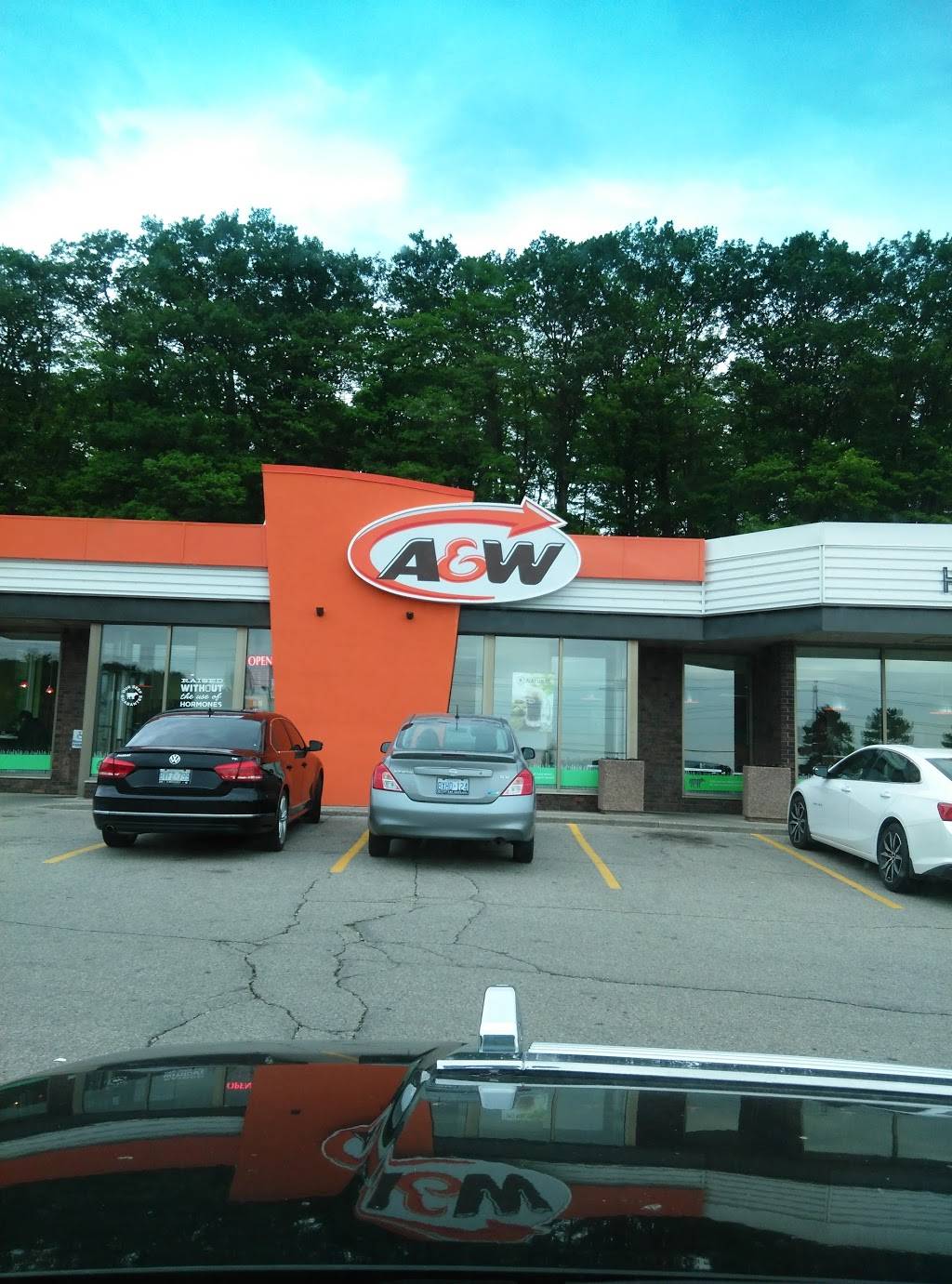 A&W Canada | restaurant | 270 Bleams Rd, Kitchener, ON N2C 2K6, Canada | 5198945500 OR +1 519-894-5500