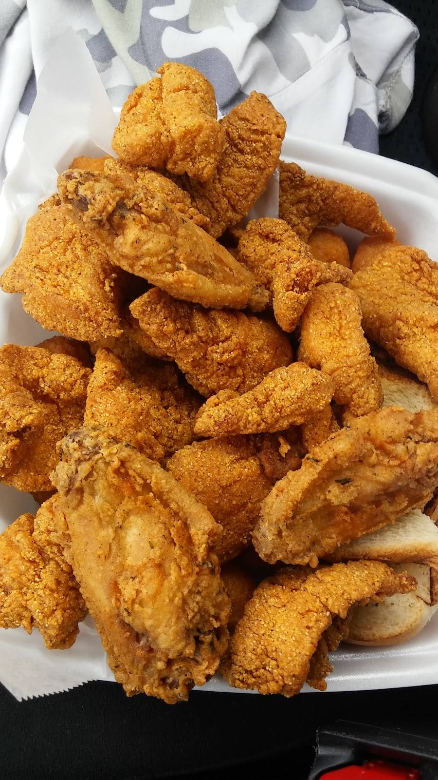 Howards Catfish | restaurant | 1038 Pioneer Rd, Mesquite, TX 75149, USA | 2149946476 OR +1 214-994-6476