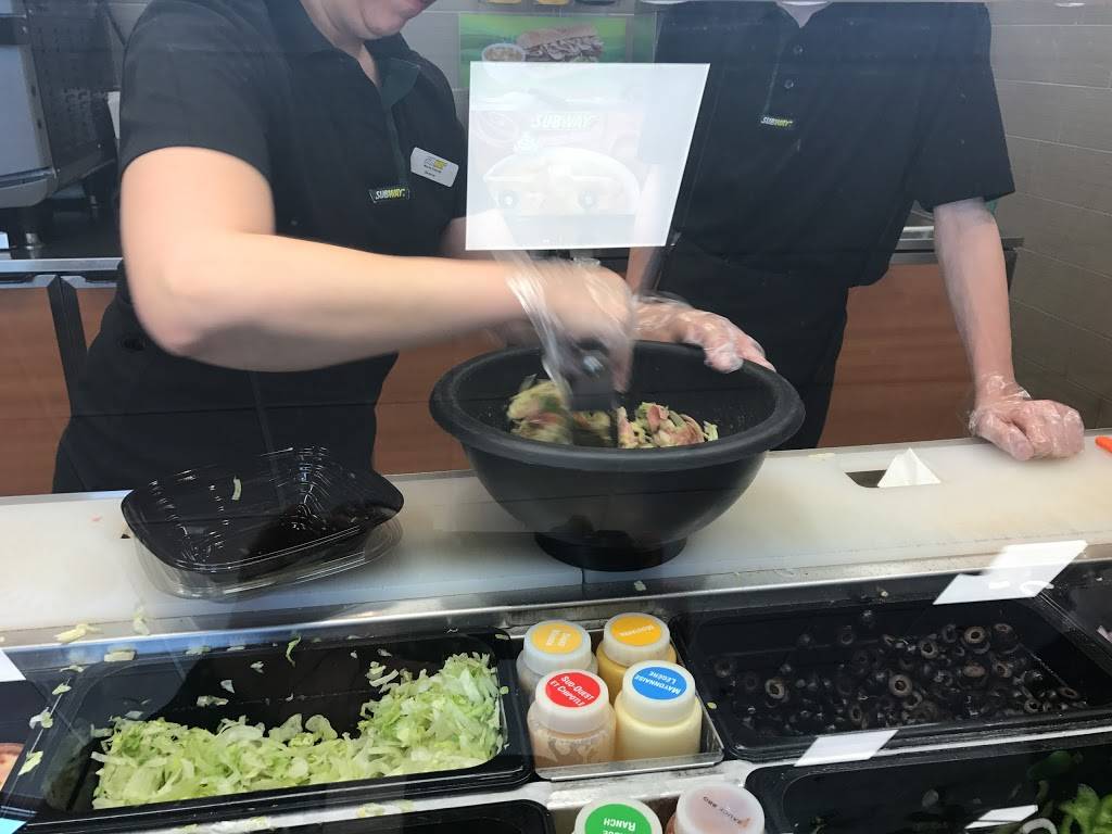 Subway | restaurant | Galeries de la Canardiere, 2485 Boulevard Sainte-Anne #56, Québec, QC G1J 1Y4, Canada | 4186669254 OR +1 418-666-9254