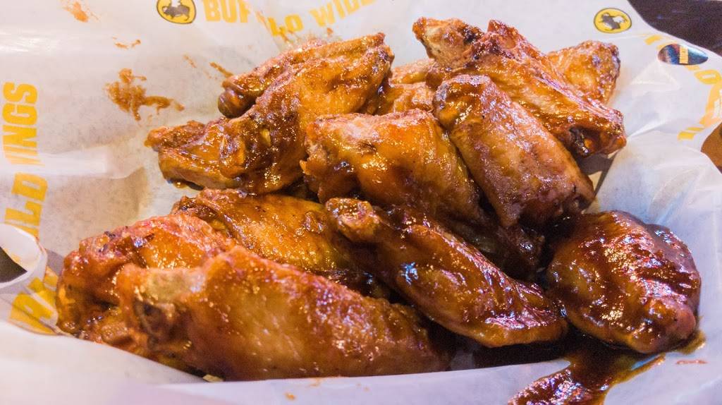 Buffalo Wild Wings | restaurant | 1600 E Gonzales Rd, Oxnard, CA 93036, USA | 8059889464 OR +1 805-988-9464