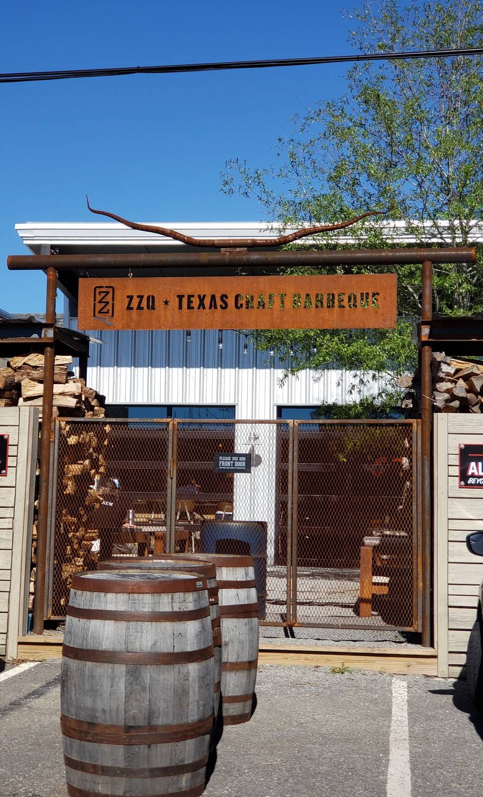 ZZQ | restaurant | 3201 W Moore St, Richmond, VA 23230, USA | 8045285648 OR +1 804-528-5648