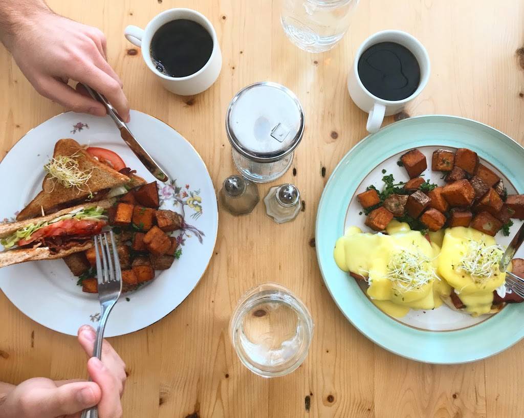 Bistro 827 | restaurant | 168 Chemin Old Chelsea, Chelsea, QC J9B 1J3, Canada | 8198279118 OR +1 819-827-9118