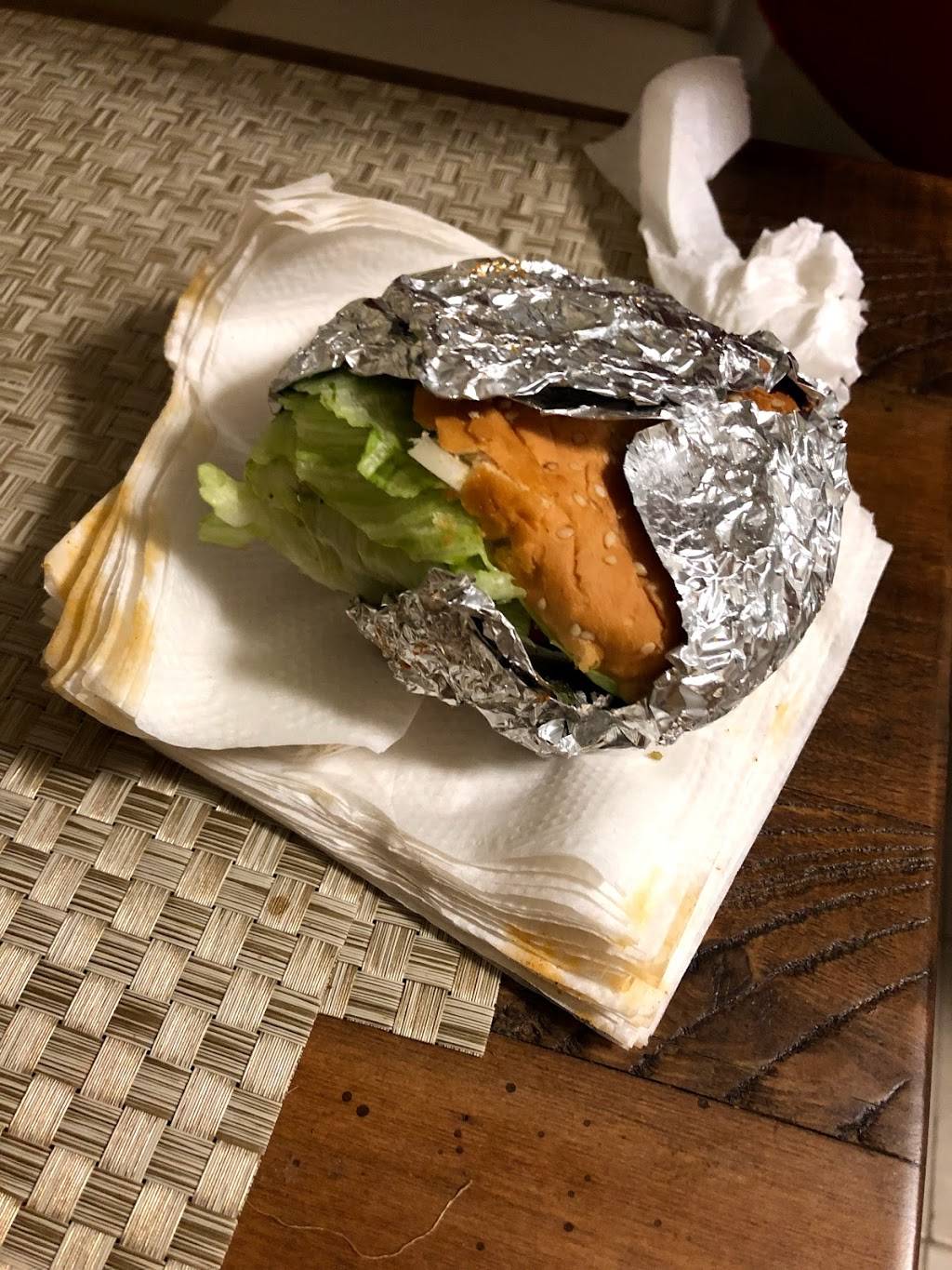 Five Guys | meal takeaway | 980 Paradise Rd, Swampscott, MA 01907, USA | 7815951300 OR +1 781-595-1300