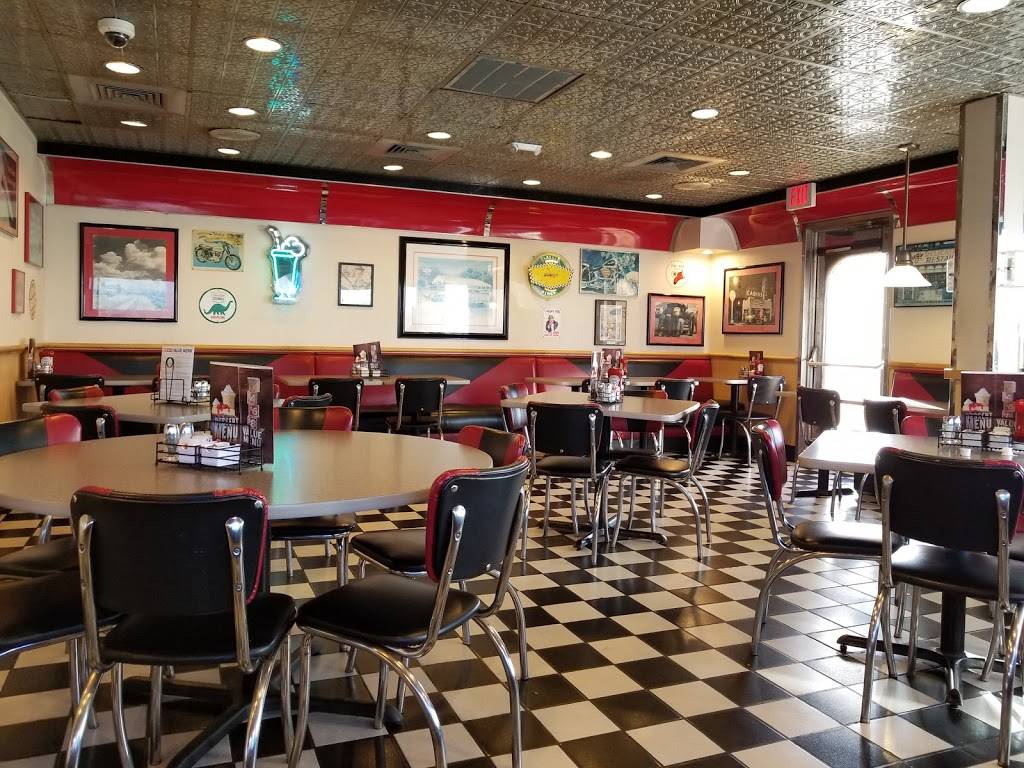 Dennys | restaurant | 200 S Lakeview Dr, Shepherdsville, KY 40165, USA | 5029212332 OR +1 502-921-2332