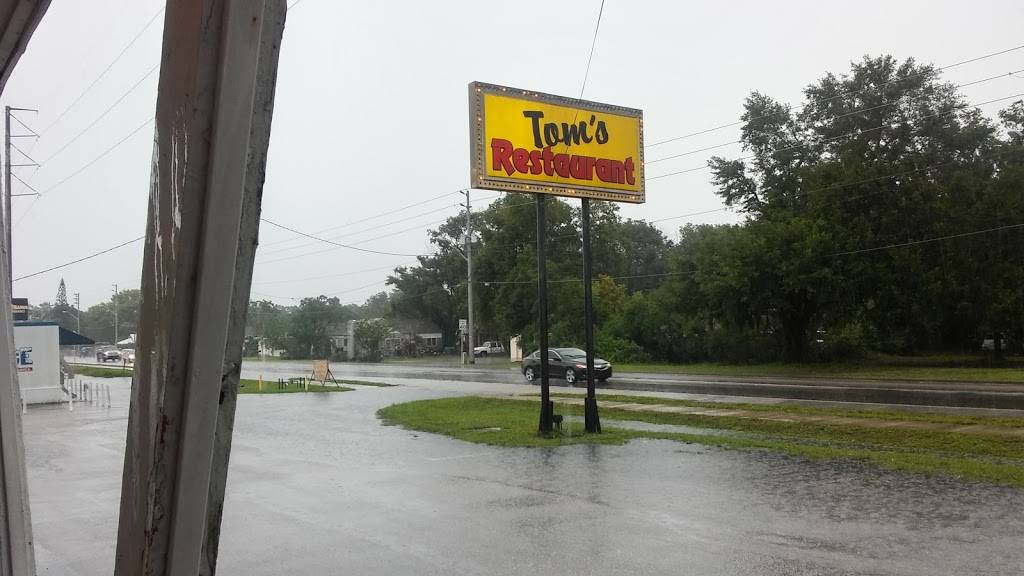 Toms Drive In & Restaurant | restaurant | 1349 N Combee Rd, Lakeland, FL 33801, USA | 8636652285 OR +1 863-665-2285