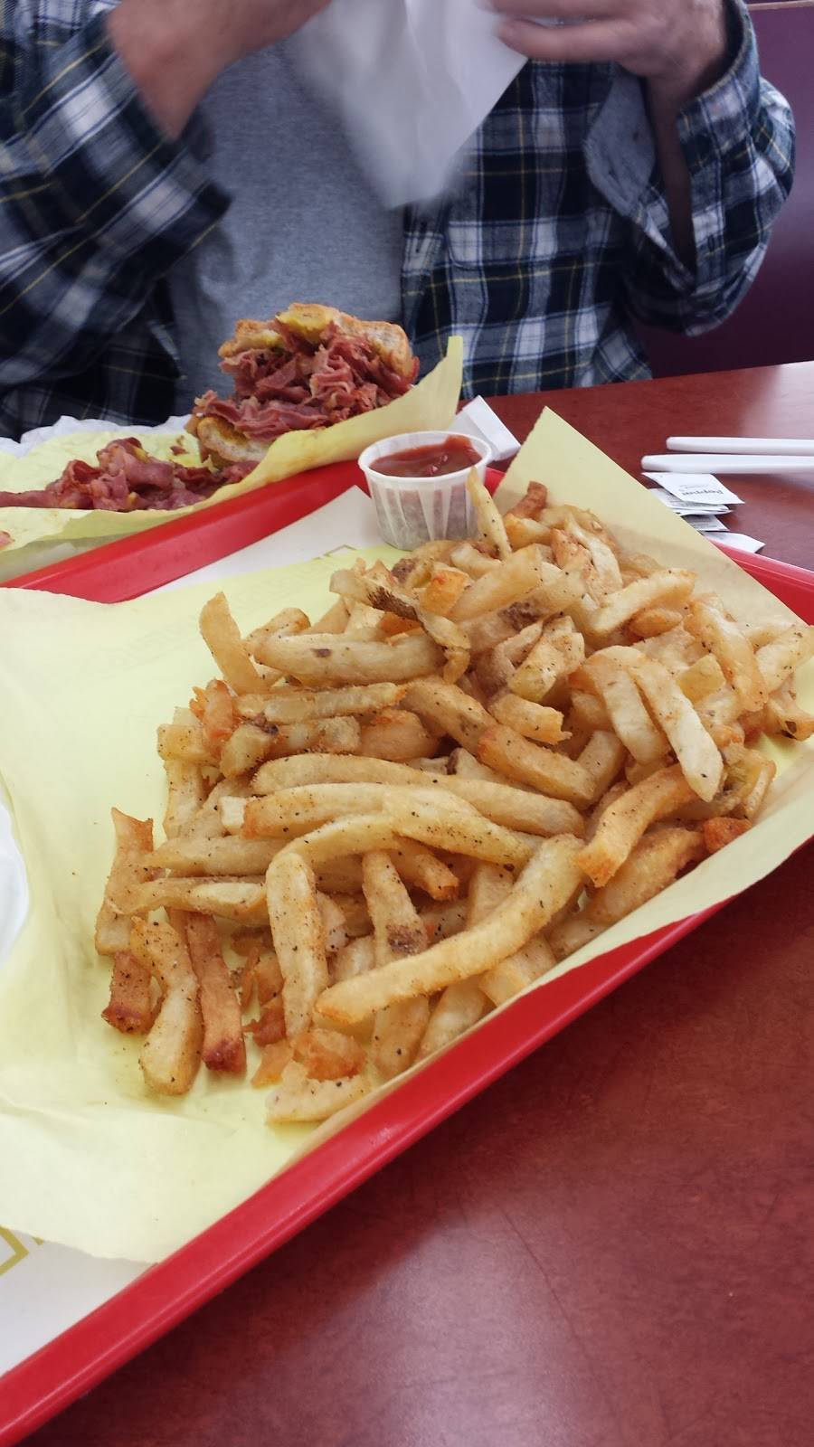 Daglas Drive-In | restaurant | 20036 Vanowen St, Canoga Park, CA 91306, USA | 8188836313 OR +1 818-883-6313