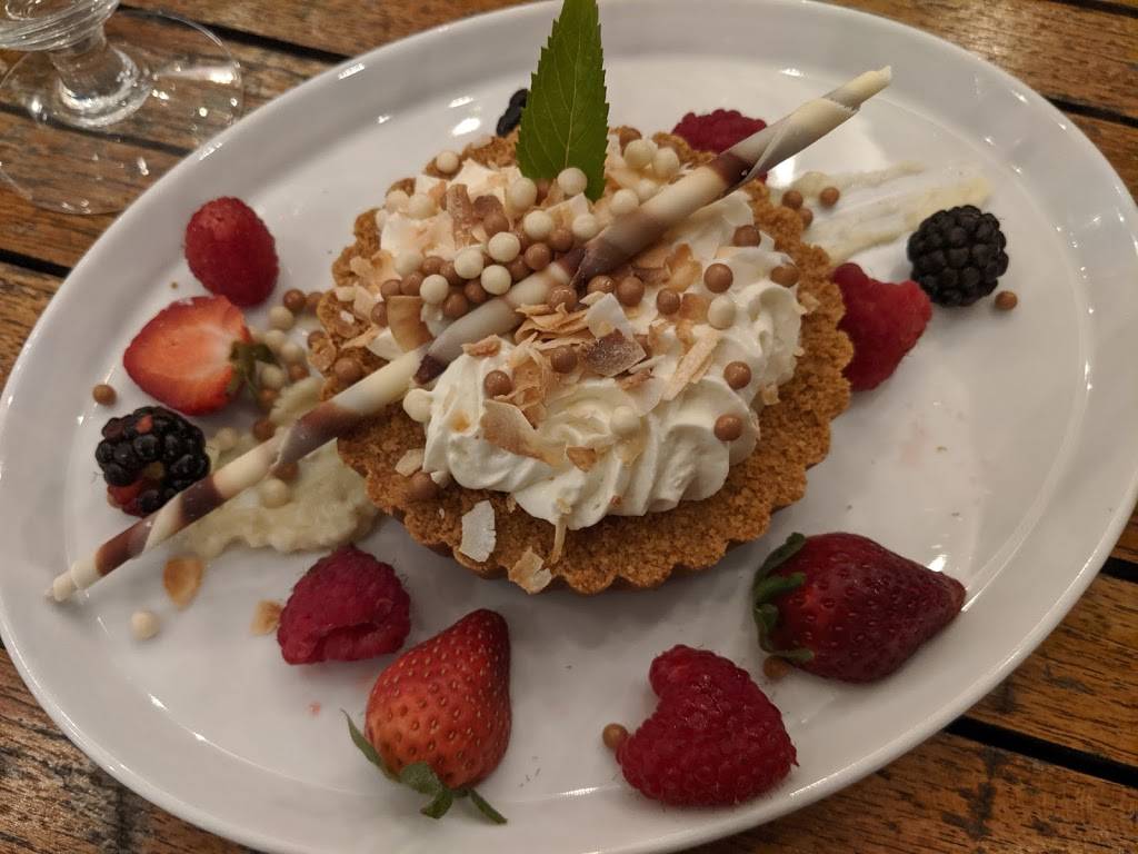 Crossroads | restaurant | 2 Cardwell Rd, Rosseau, ON P0C 1J0, Canada | 7057324343 OR +1 705-732-4343