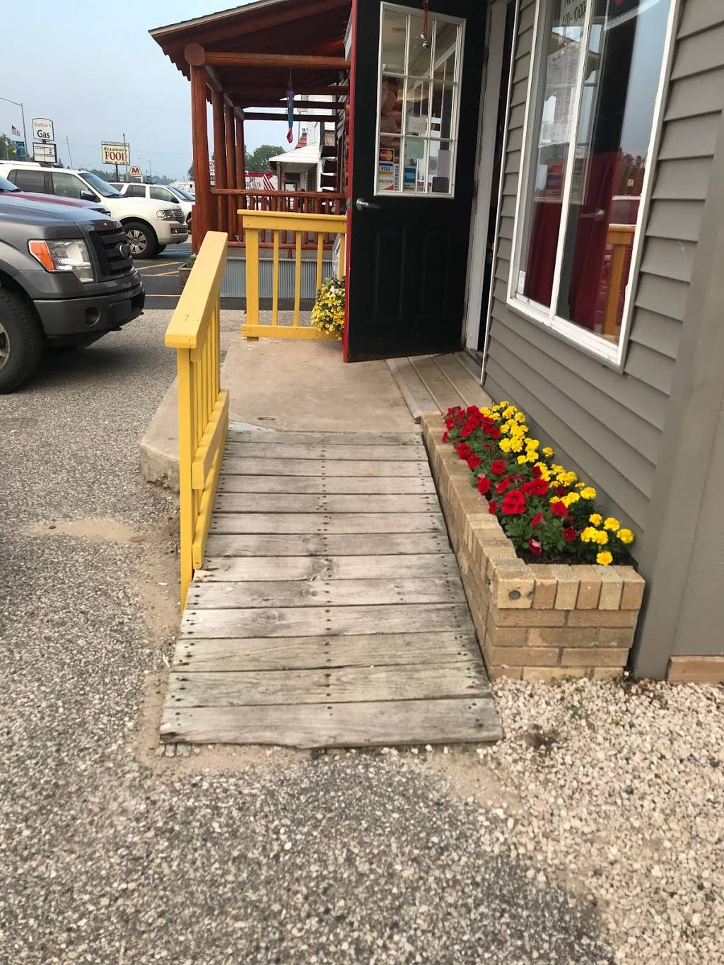 Village Pizza | restaurant | W11627 US-2, Naubinway, MI 49762, USA | 9064771111 OR +1 906-477-1111