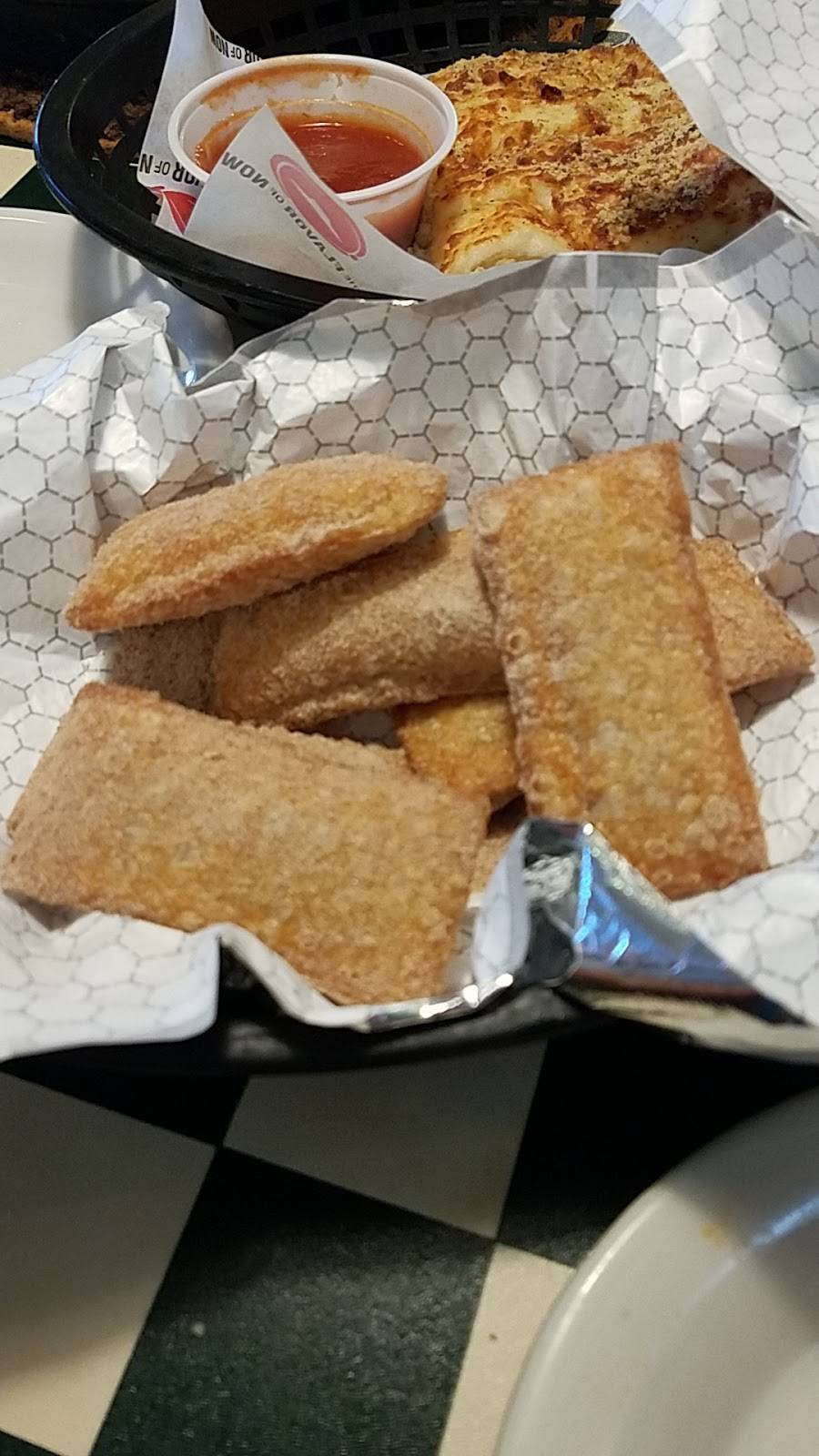 Pizza Hut | meal takeaway | 2386 Troy Rd, Edwardsville, IL 62025, USA | 6186561110 OR +1 618-656-1110