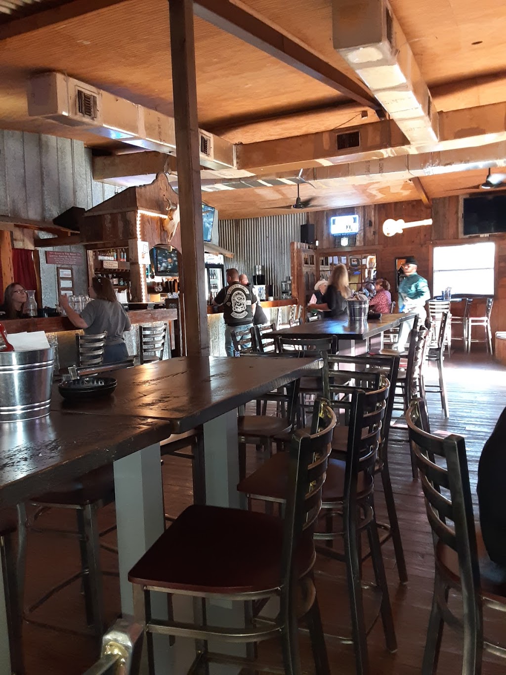 Kickback Korner Bar and Grill | restaurant | 402 Main St, Bandera, TX 78003, USA | 8307964496 OR +1 830-796-4496