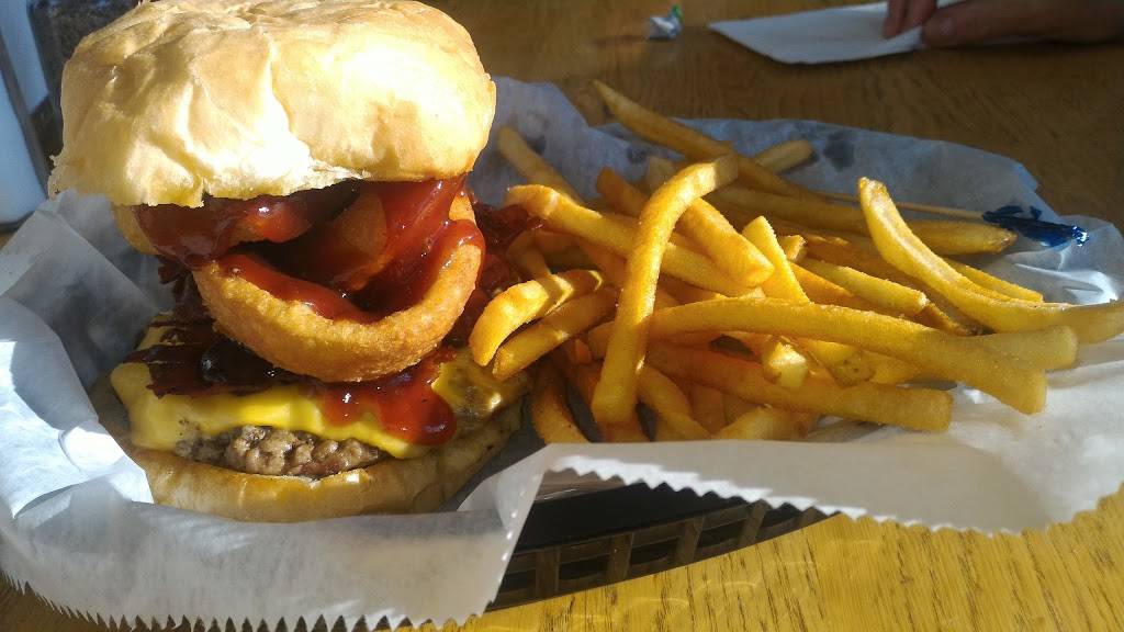 Village Ice Cream & Cafe | restaurant | 251 S Bridge St, Dimondale, MI 48821, USA | 5176468566 OR +1 517-646-8566